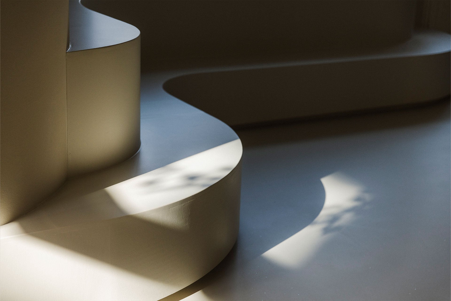 Shooting-Bereich mit natürlichem Licht im Studio Five Oh – Studio-Location-Mieten in Köln.